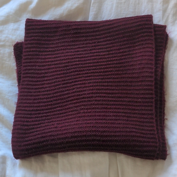 Also knitted scarf and hat set - Picture 3 of 3